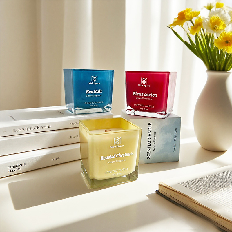 Quadratische Duftkerze mit farbigem Aufdruck, privates, individuelles Logo, natürliches Sojawachs