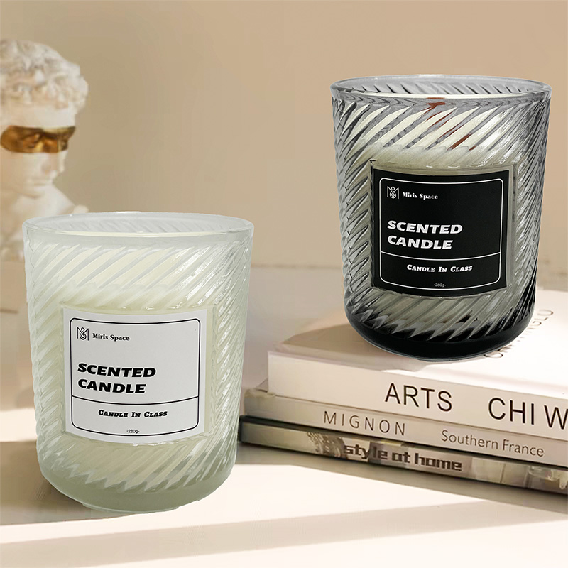 Schwarz-weiße minimalistische Duftkerze aus Twillglas mit natürlichem Sojawachs