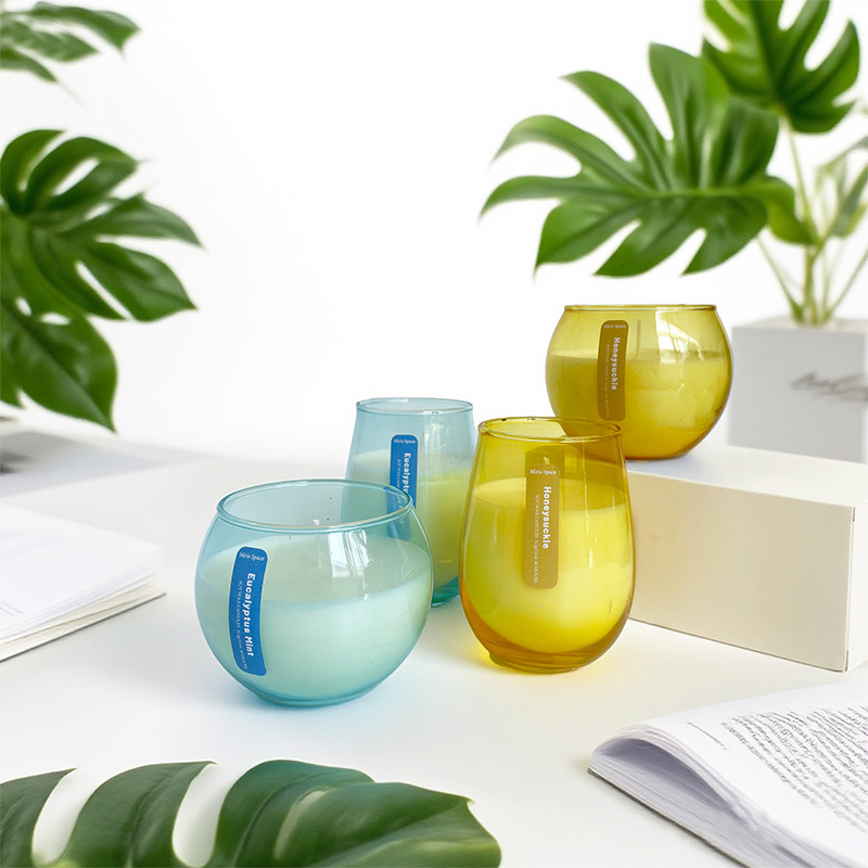 Runde minimalistische Duftkerze mit reinem natürlichem Sojawachs, privates individuelles LOGO