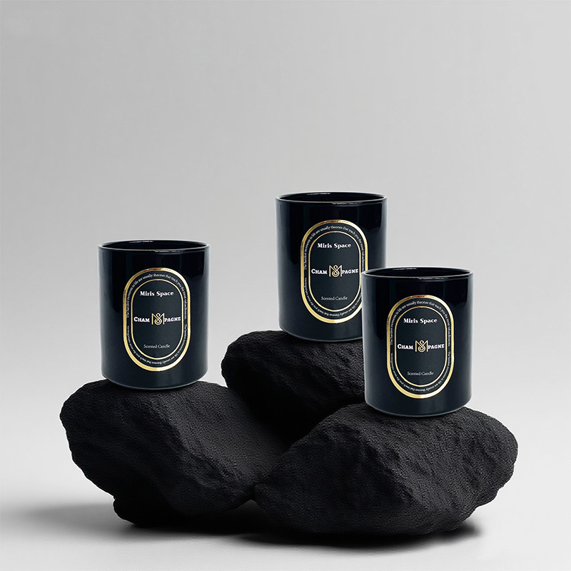 Schwarze Premium-Duftkerze mit Goldfolienetikett, reines natürliches Sojawachs, anpassbares LOGO