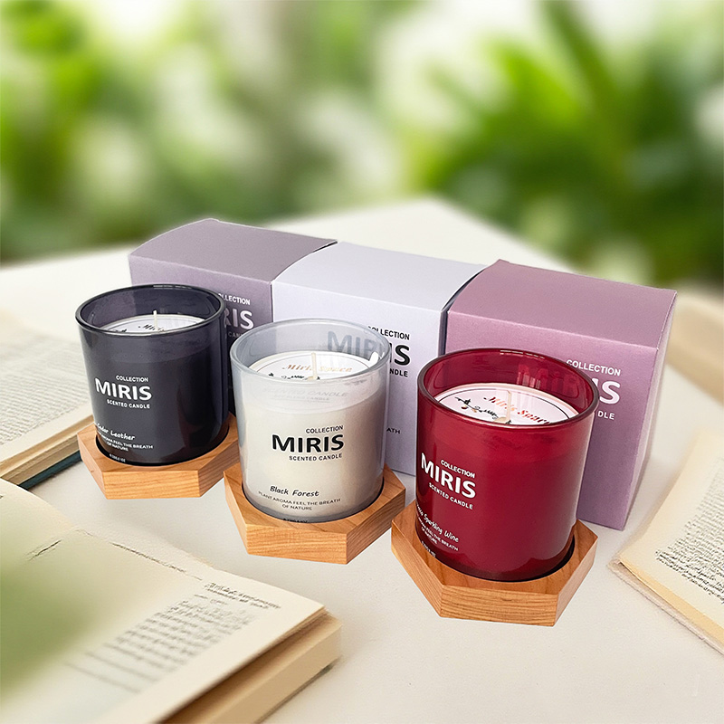 Farbiges bedrucktes Glas mit Holzsockel, Duftkerze, Sojawachs, individuelles Logo